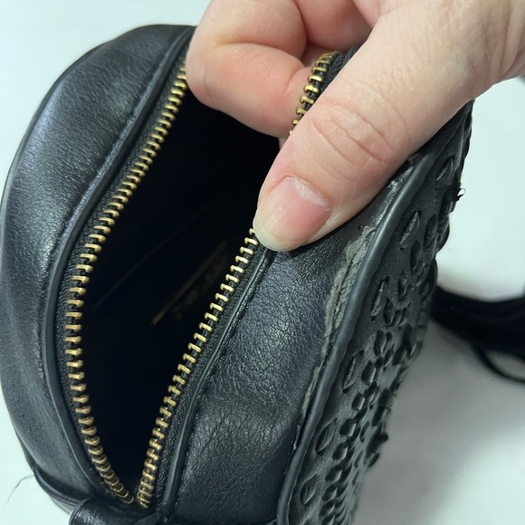 ⭐️ 3/$25 ⭐️ Black Round Whipstitch Crossbody - Picture 10 of 13